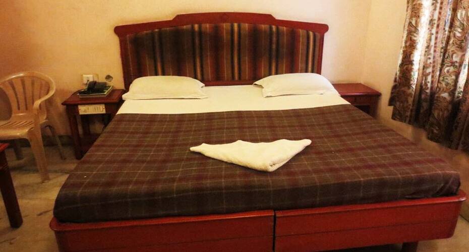 Roja Deluxe Lodge, Madanapalle 4